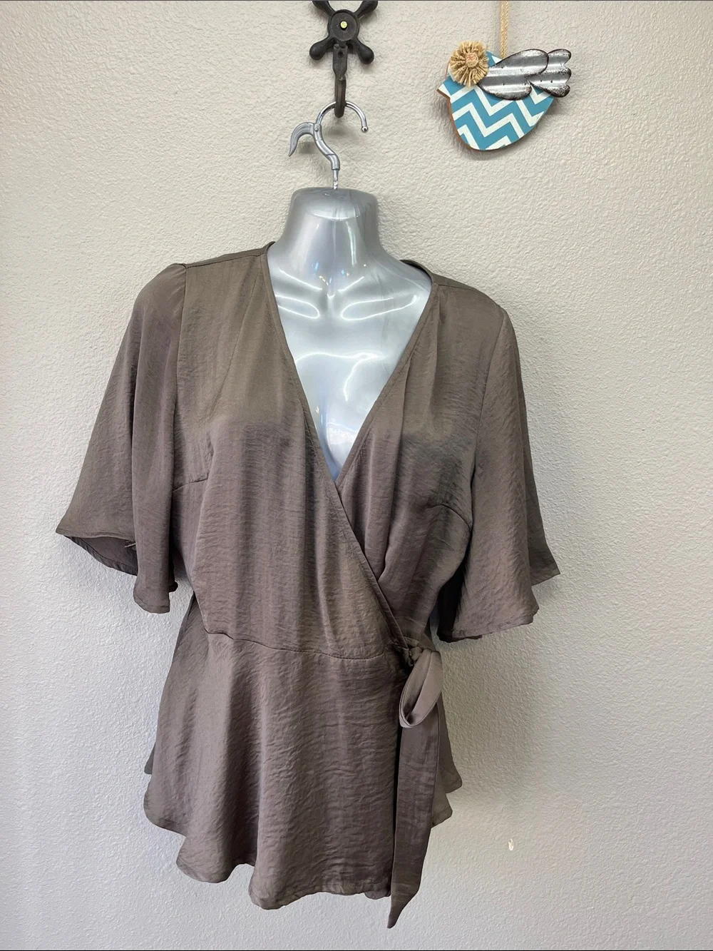 Doe & Rae wrap top size small - Picture 1 of 9